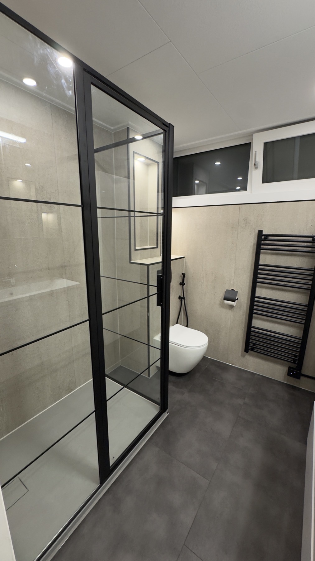 Volledig eindresultaat luxe badkamer
