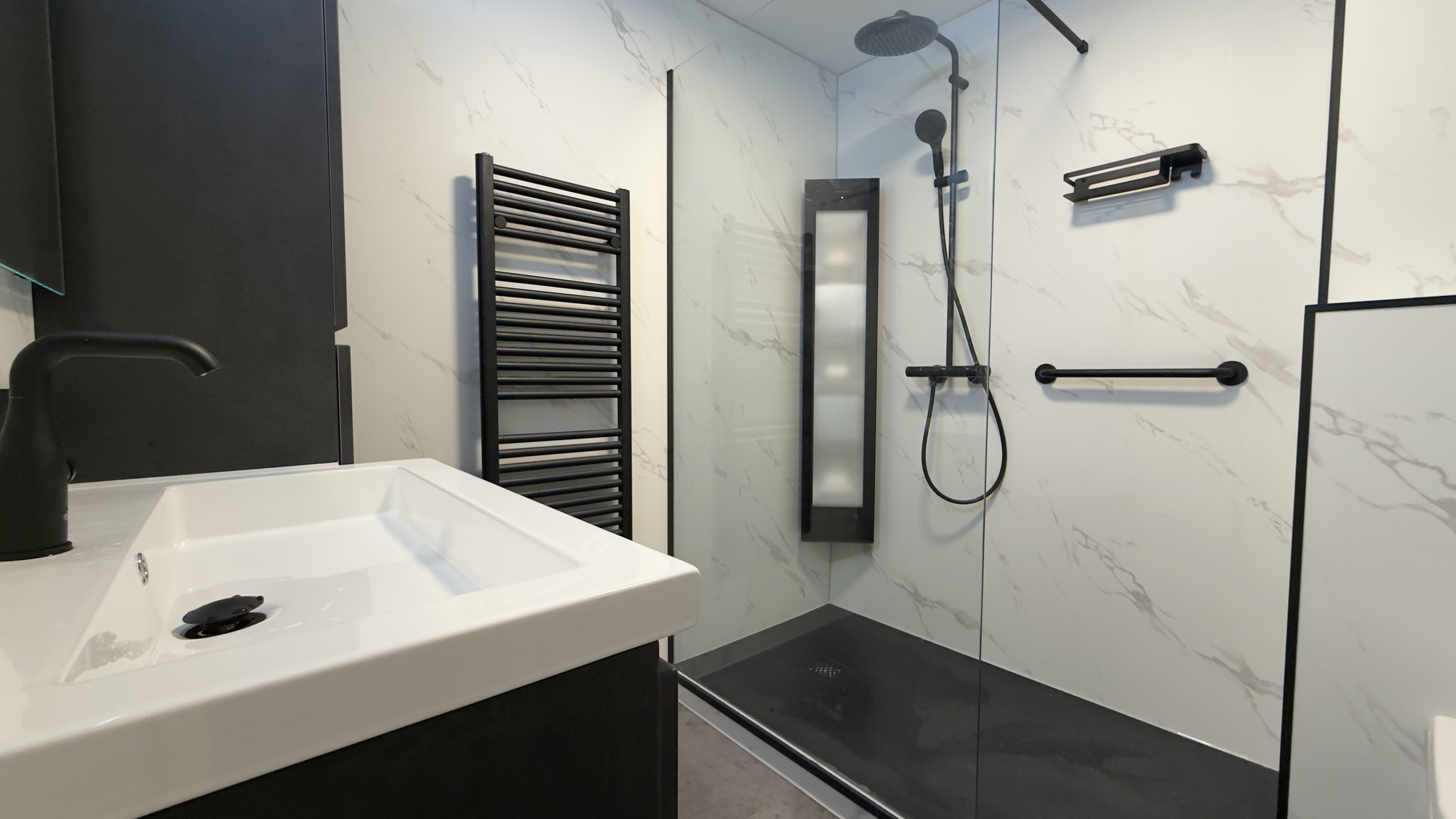 Sunshower en inloopdouche met zwarte details
