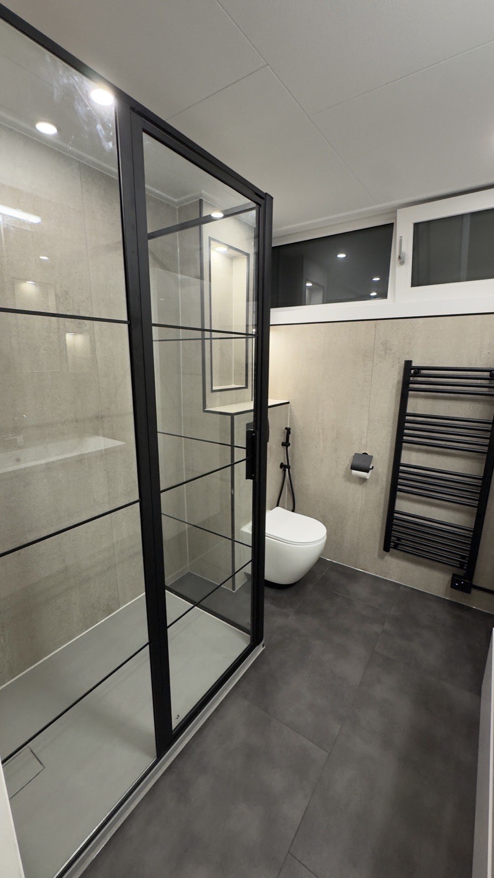 Volledig eindresultaat luxe badkamer